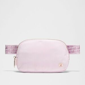 NWT Lululemon Everywhere Belt Bag
1L L Monogram Metallic Blissful Pink
Gold